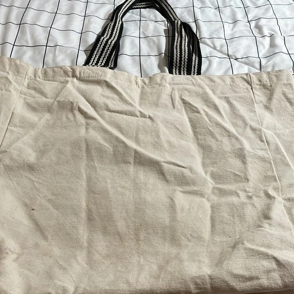 A cute tote bag for less. I got it from Target in 2021 so it is used! - Picture 5 of 5